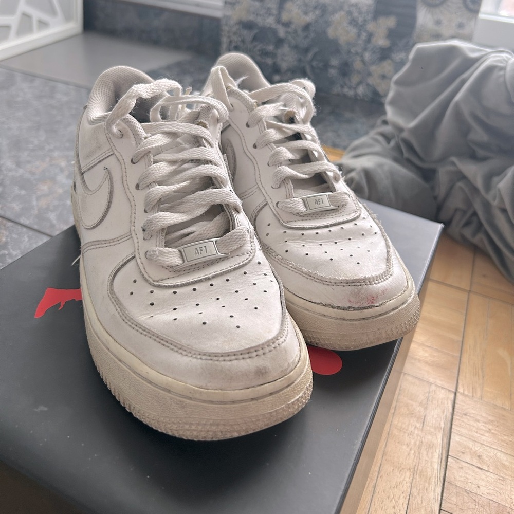 NIKE AIR FORCES